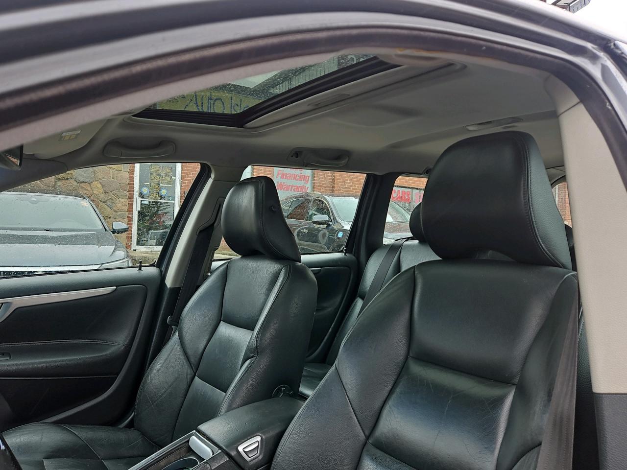 2005 Volvo V70 2.5L 5dr Wgn Turbo Photo