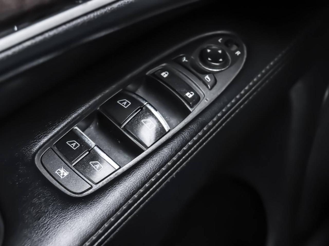 2013 Infiniti JX35 AWD 7 Passenger Photo