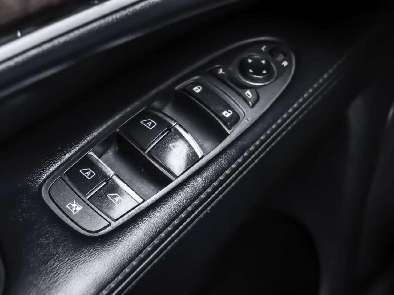 2013 Infiniti JX35 AWD 7 Passenger Photo