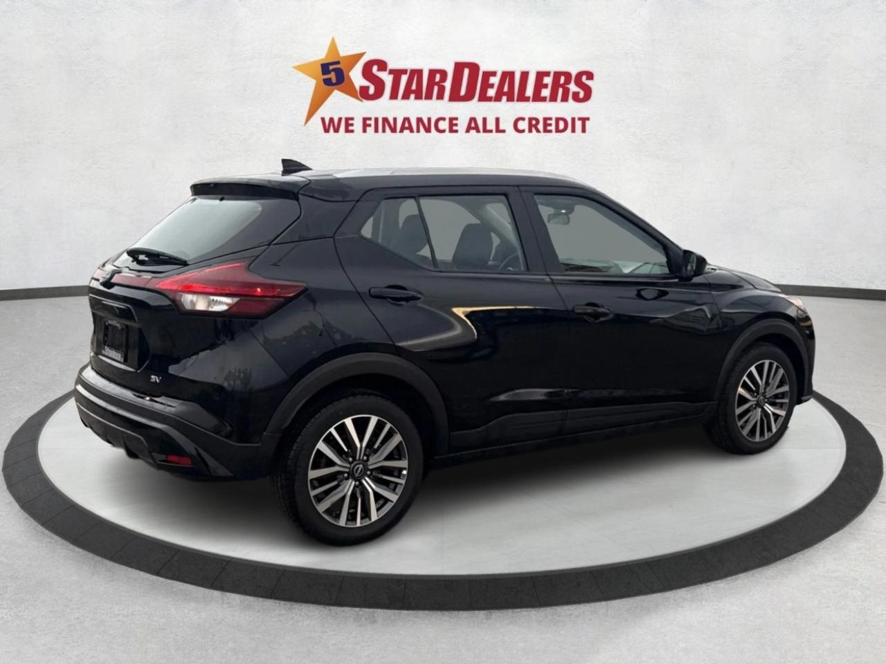 2024 Nissan Kicks FWD HEATED SEATS REMOTE START WE FINANCE ALL CREDT Photo