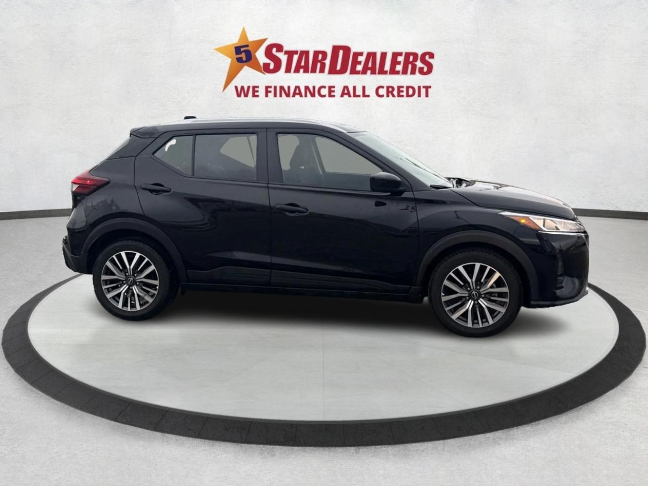 2024 Nissan Kicks FWD HEATED SEATS REMOTE START WE FINANCE ALL CREDT Photo