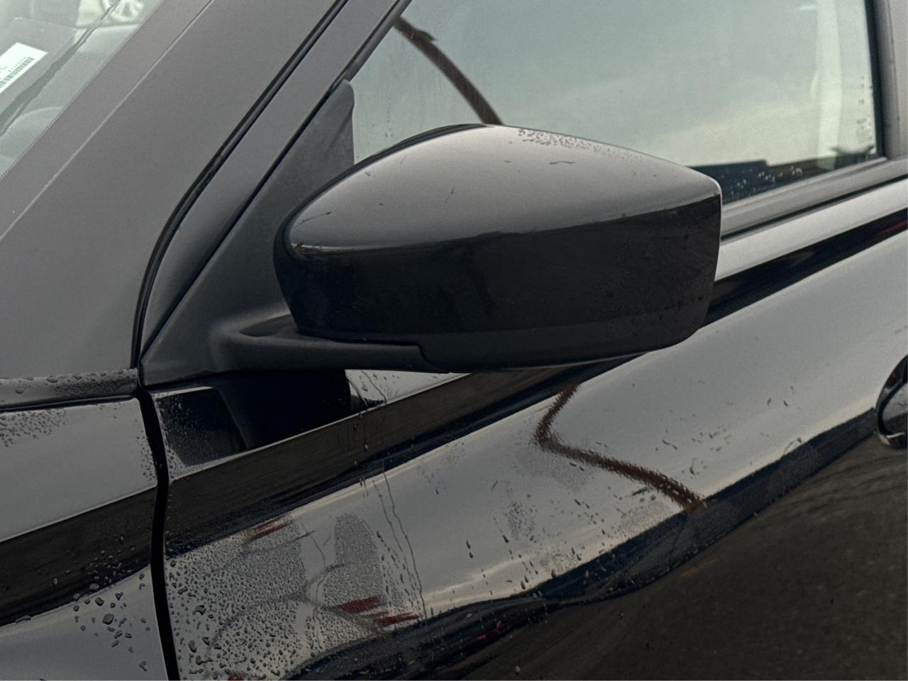 2024 Nissan Kicks FWD HEATED SEATS REMOTE START WE FINANCE ALL CREDT Photo