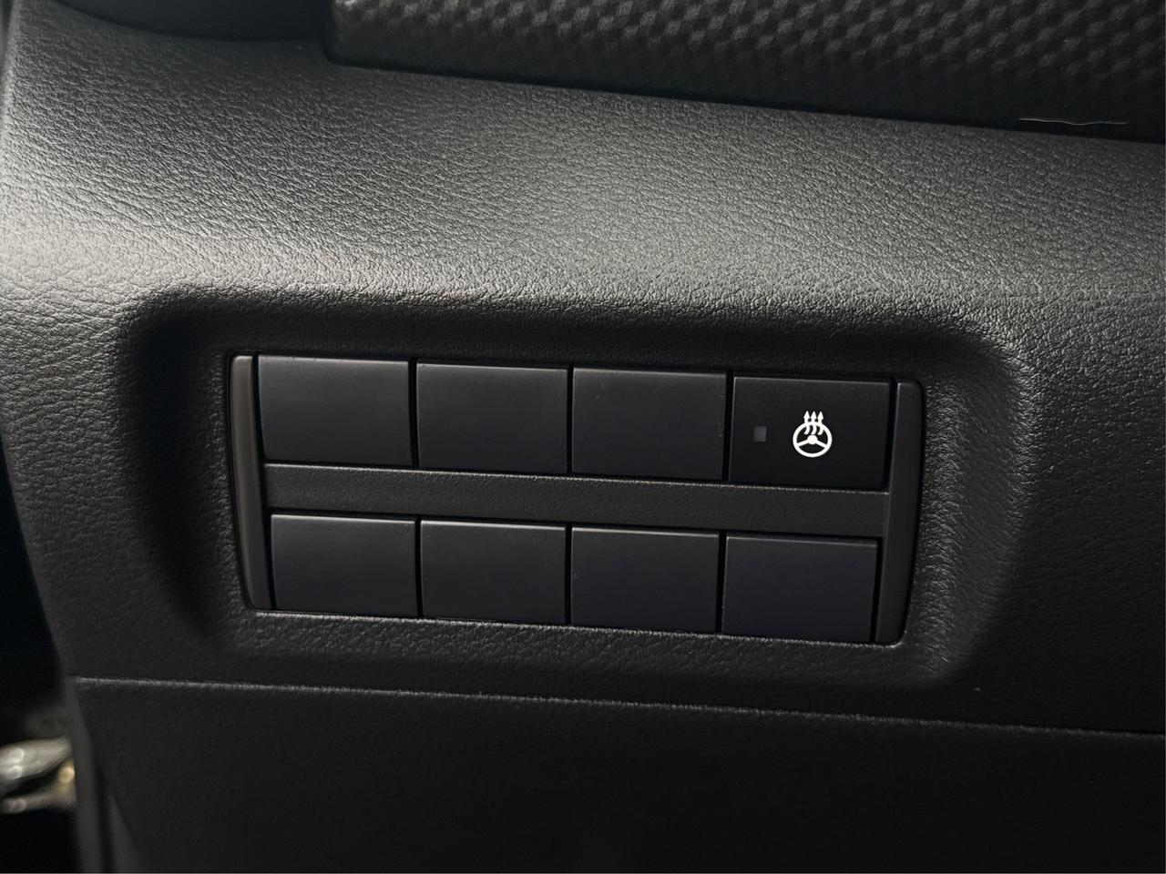 2024 Nissan Kicks FWD HEATED SEATS REMOTE START WE FINANCE ALL CREDT Photo