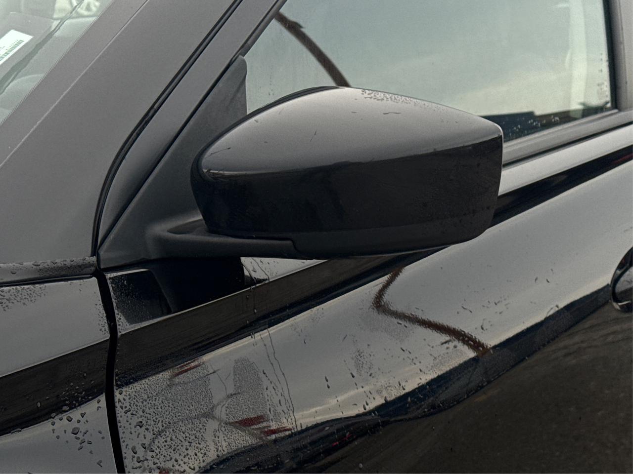 2024 Nissan Kicks FWD HEATED SEATS REMOTE START WE FINANCE ALL CREDT Photo