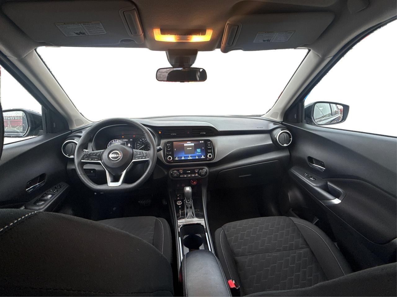 2024 Nissan Kicks FWD HEATED SEATS REMOTE START WE FINANCE ALL CREDT Photo