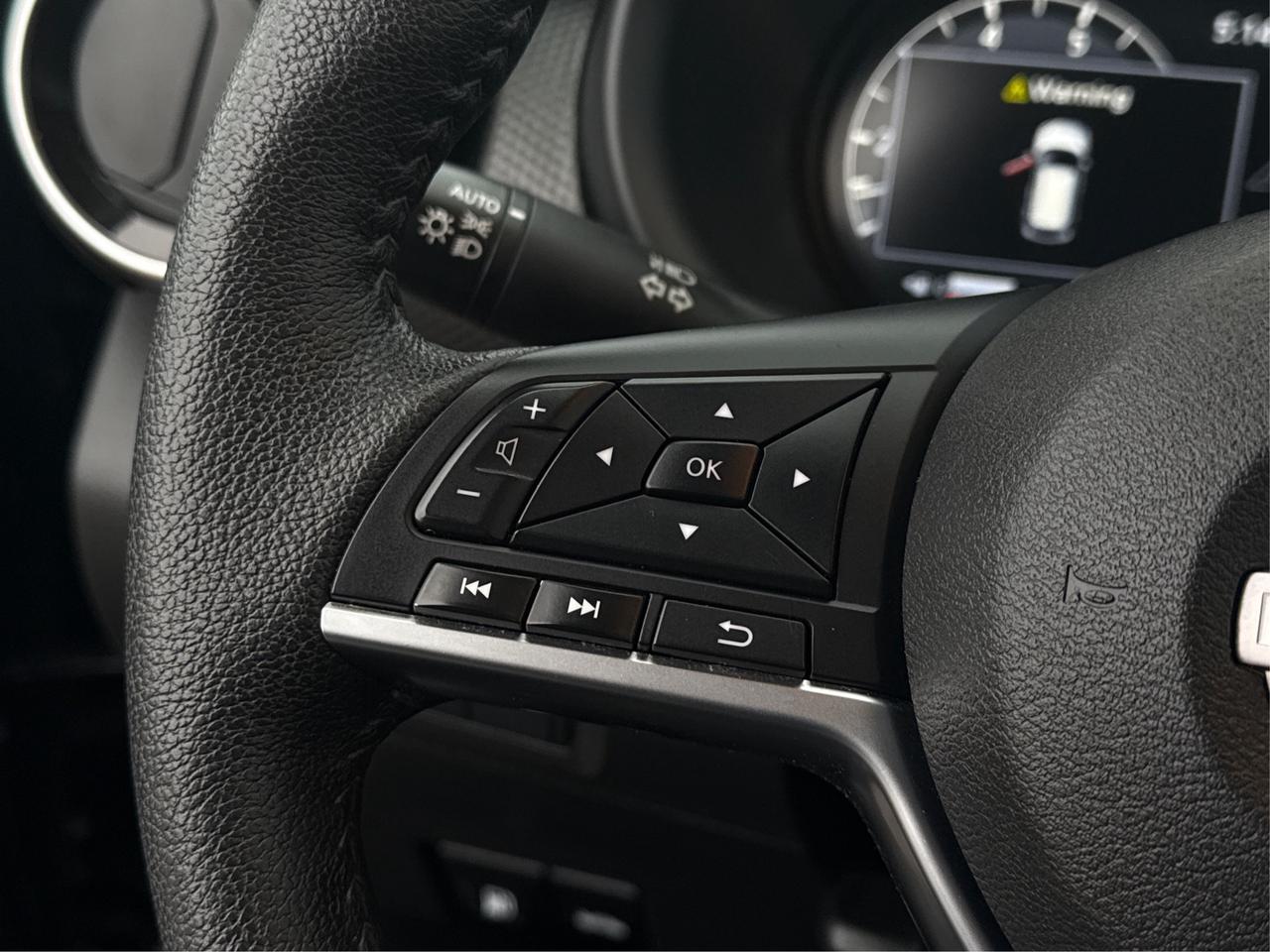 2024 Nissan Kicks FWD HEATED SEATS REMOTE START WE FINANCE ALL CREDT Photo