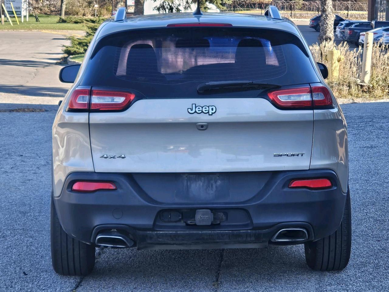 2015 Jeep Cherokee 4WD Sport, Camera, NO ACCIDENT Photo4