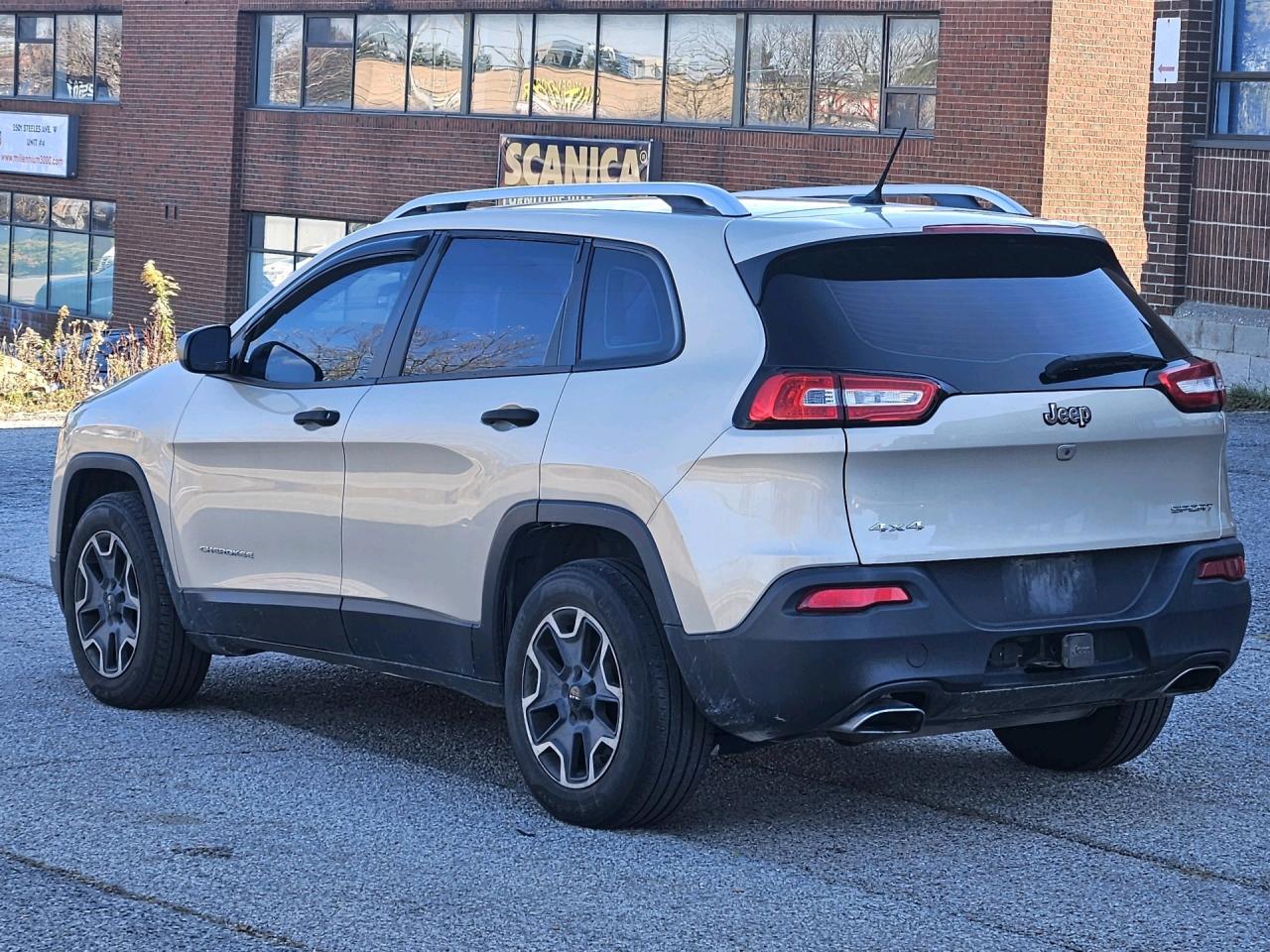 2015 Jeep Cherokee 4WD Sport, Camera, NO ACCIDENT Photo