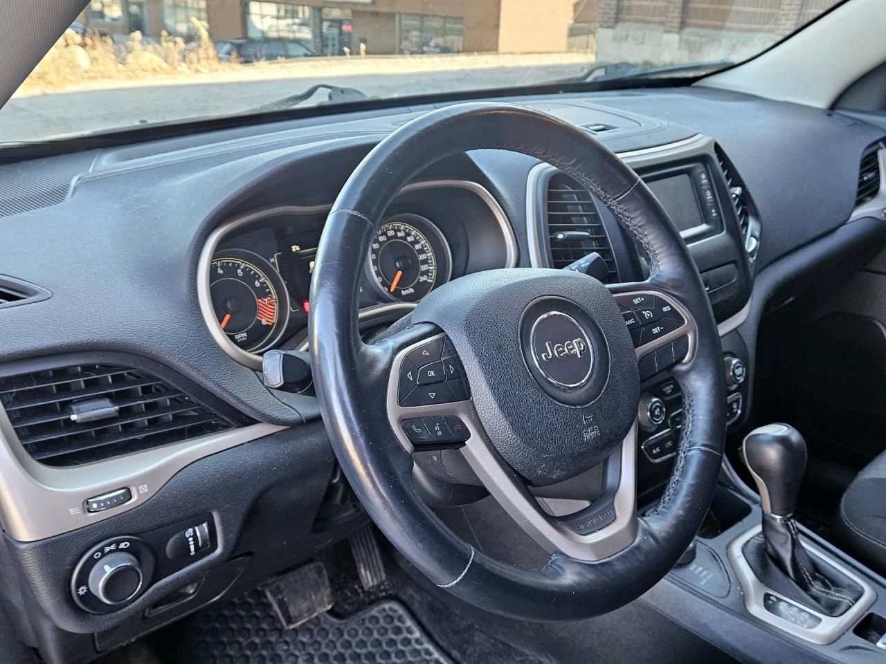 2015 Jeep Cherokee 4WD Sport, Camera, NO ACCIDENT Photo