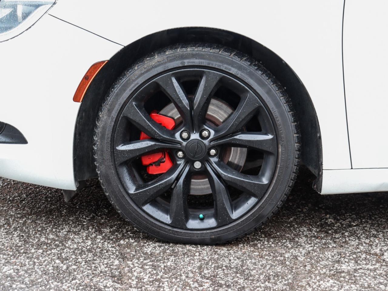 2016 Chrysler 200 Navigation, Camera, Leather, Sunroof Photo