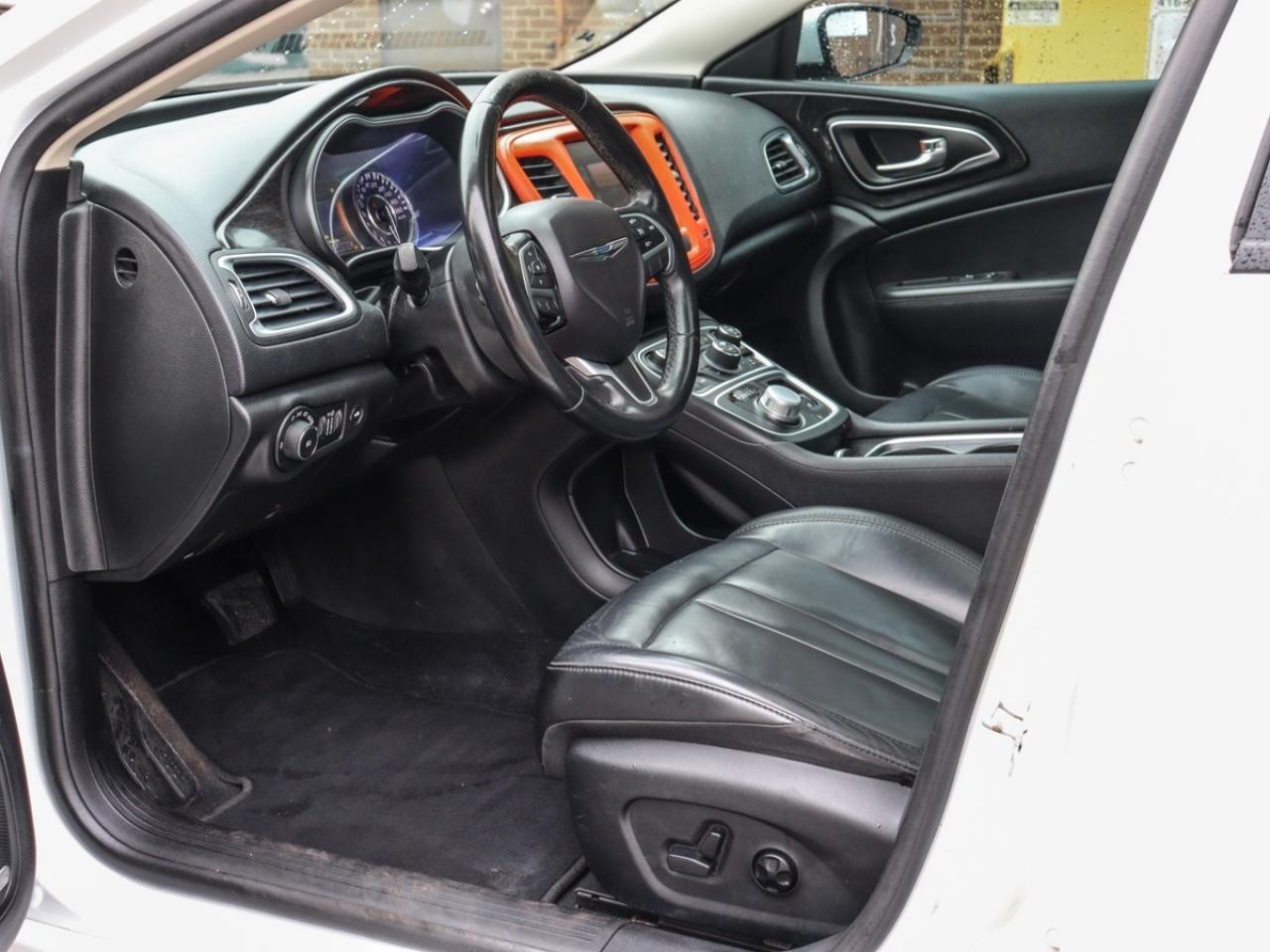 2016 Chrysler 200 Navigation, Camera, Leather, Sunroof Photo