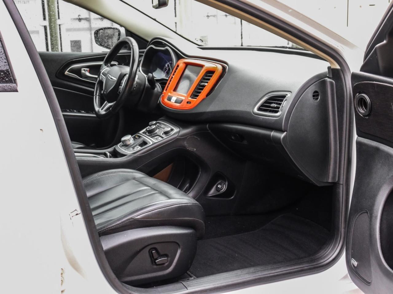 2016 Chrysler 200 Navigation, Camera, Leather, Sunroof Photo