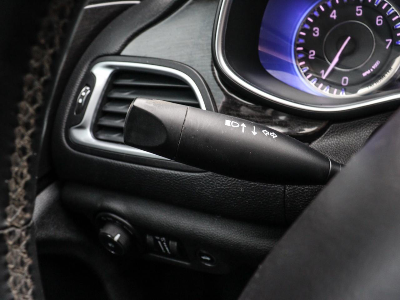 2016 Chrysler 200 Navigation, Camera, Leather, Sunroof Photo