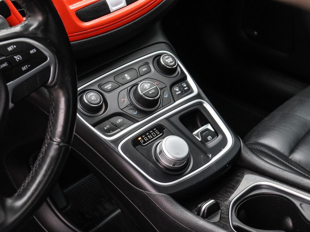 2016 Chrysler 200 Navigation, Camera, Leather, Sunroof Photo