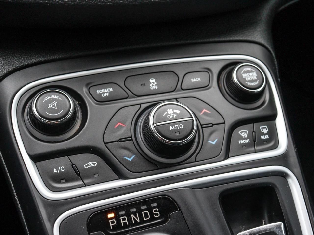 2016 Chrysler 200 Navigation, Camera, Leather, Sunroof Photo