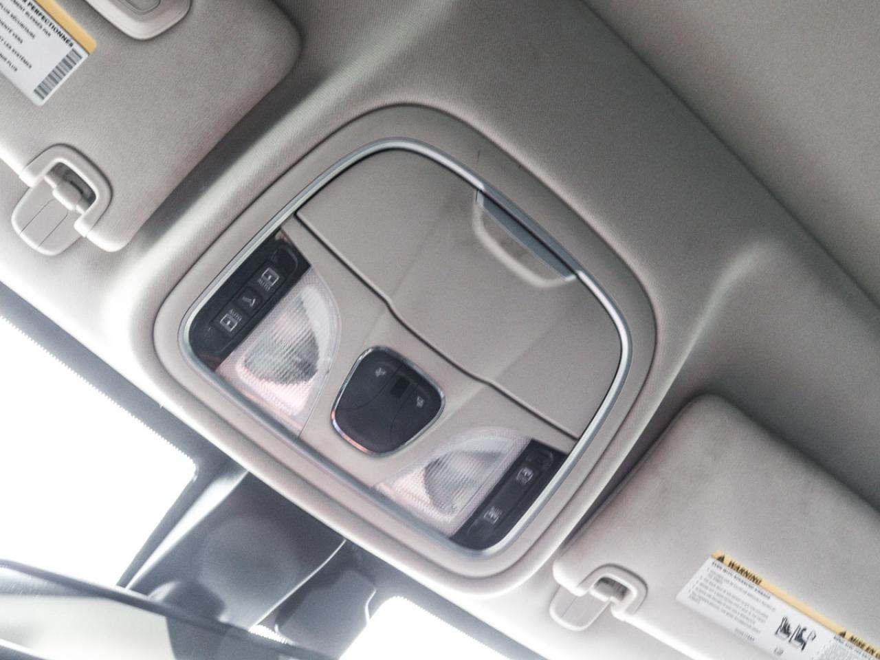 2016 Chrysler 200 Navigation, Camera, Leather, Sunroof Photo