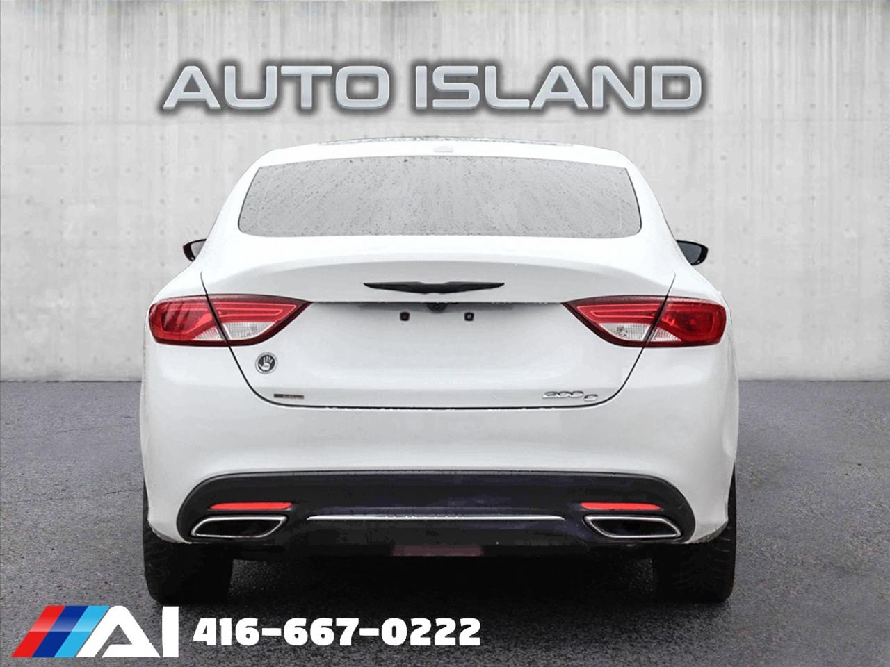 2016 Chrysler 200 Navigation, Camera, Leather, Sunroof Photo