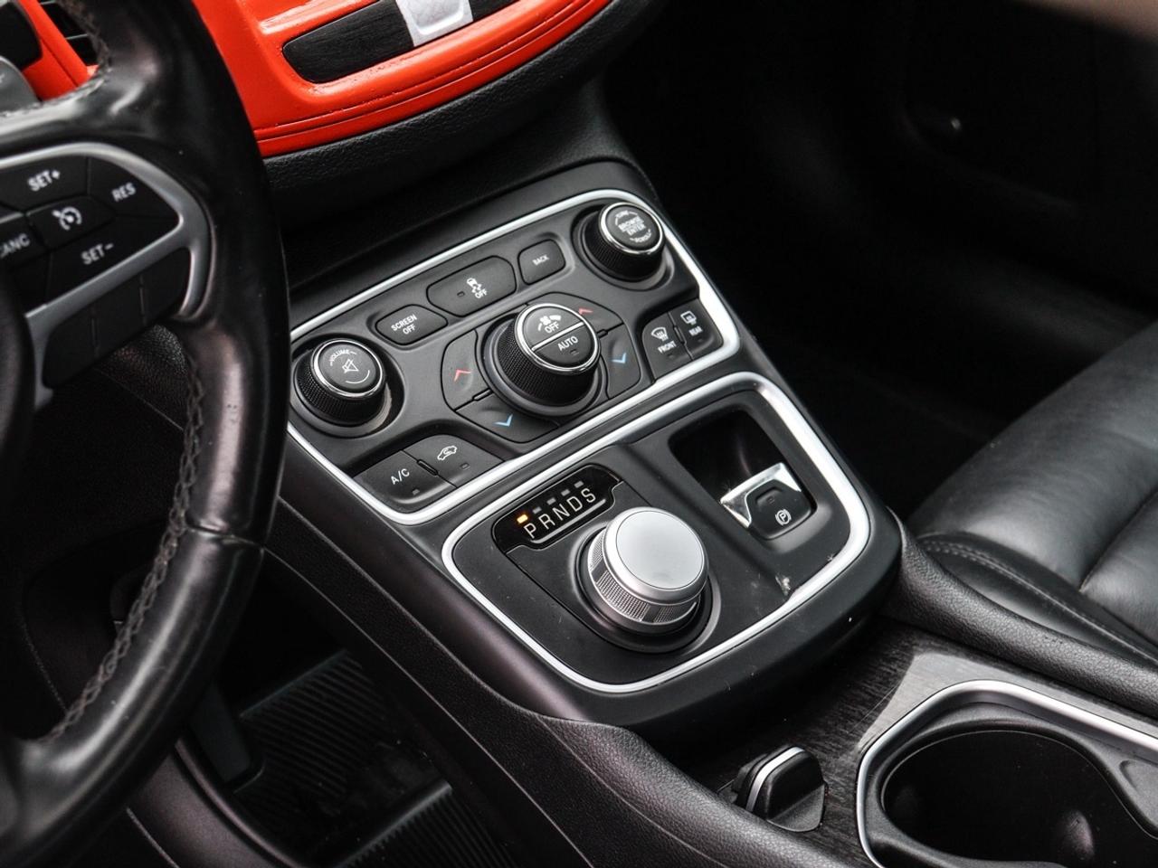2016 Chrysler 200 Navigation, Camera, Leather, Sunroof Photo