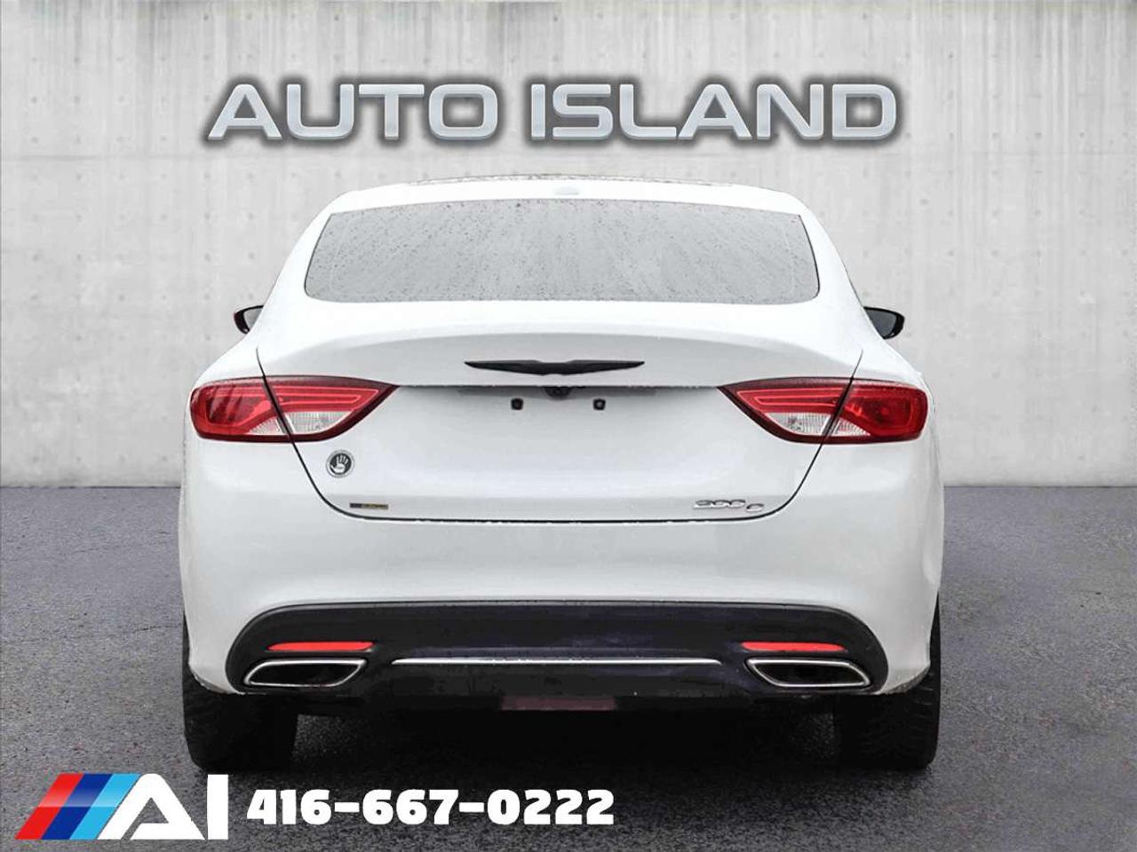 2016 Chrysler 200 Navigation, Camera, Leather, Sunroof Photo