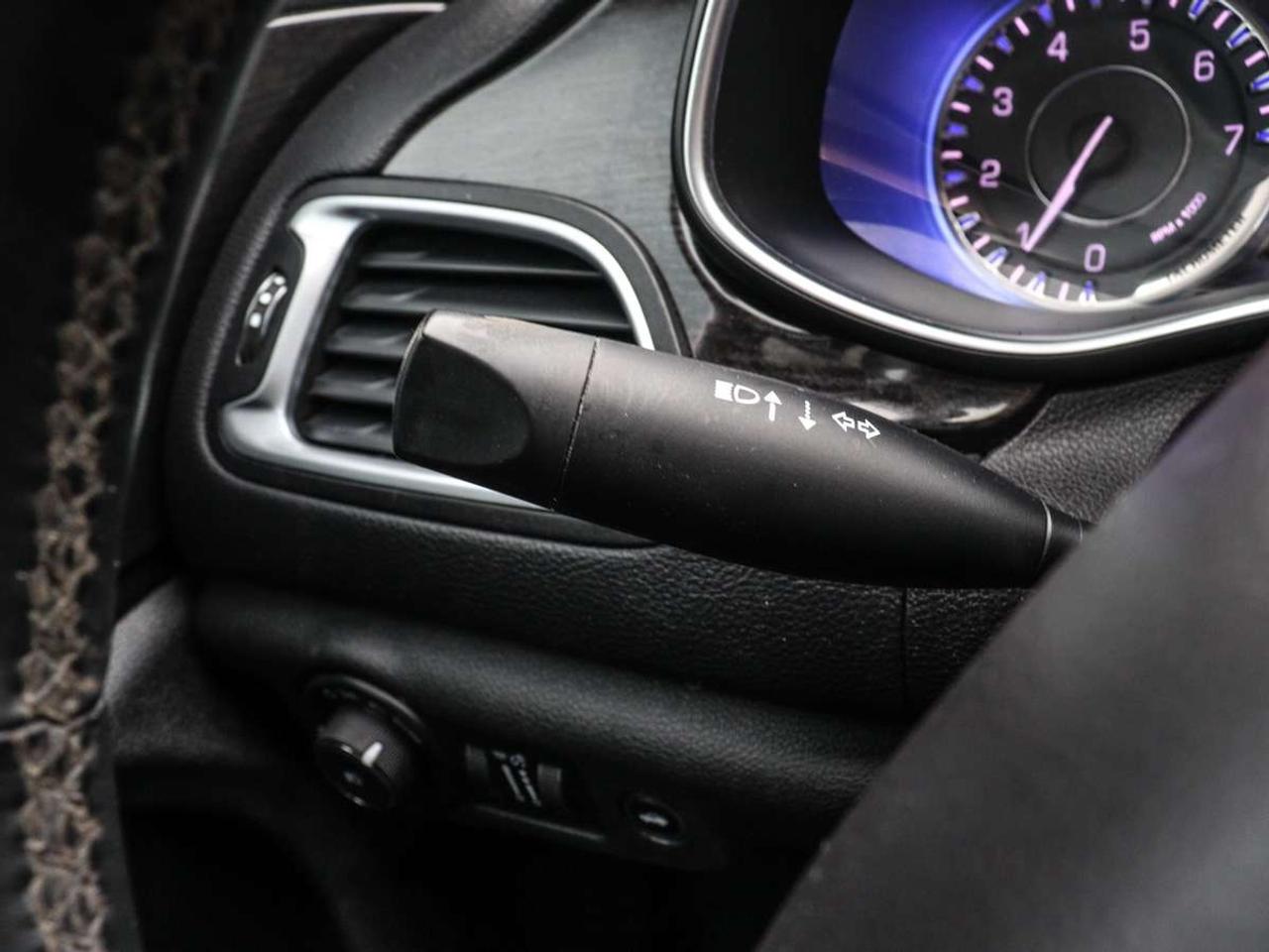2016 Chrysler 200 Navigation, Camera, Leather, Sunroof Photo