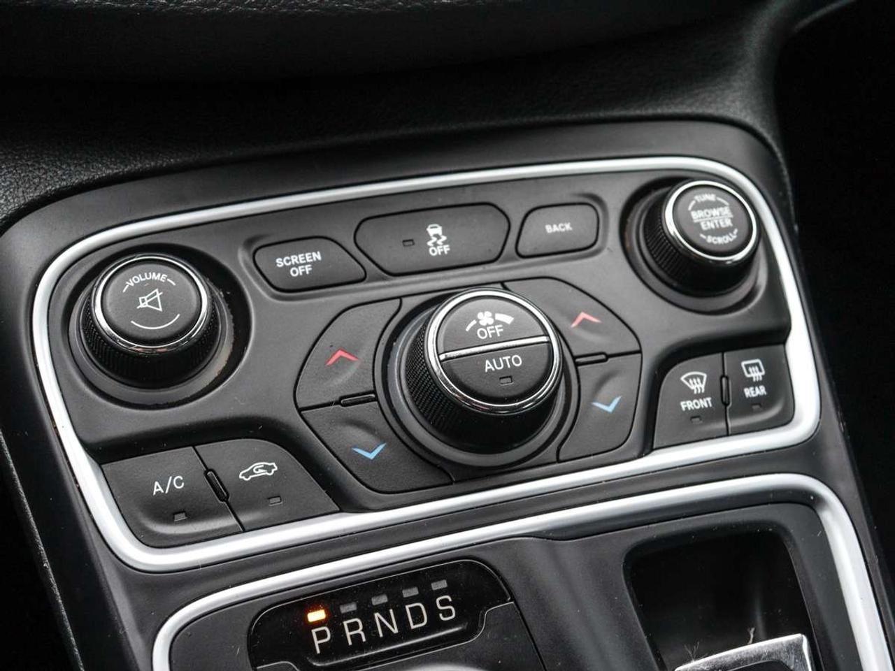 2016 Chrysler 200 Navigation, Camera, Leather, Sunroof Photo