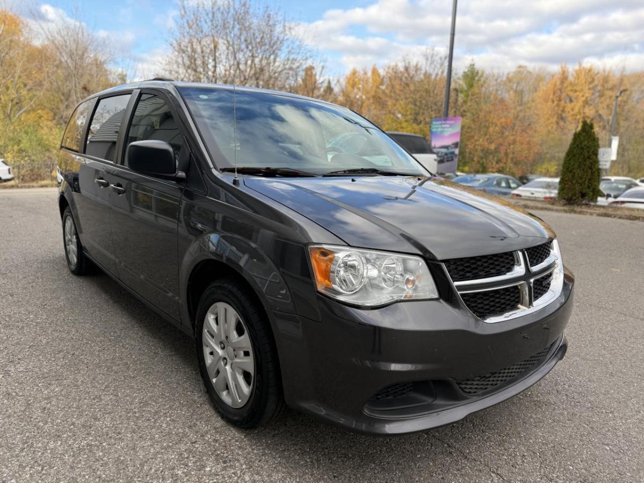 2018 Dodge Grand Caravan SXT 2WD Photo2