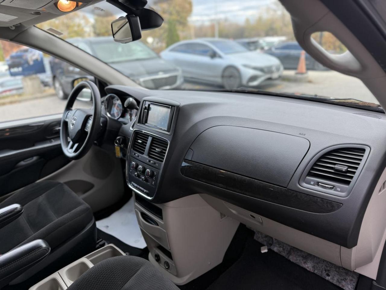 2018 Dodge Grand Caravan SXT 2WD Photo