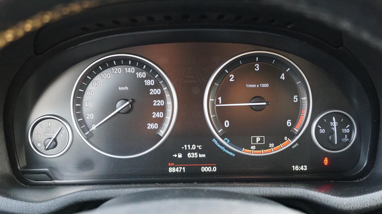 2015 BMW X3 xDrive28d NAVIGATION / PANO ROOF / DIESEL Photo