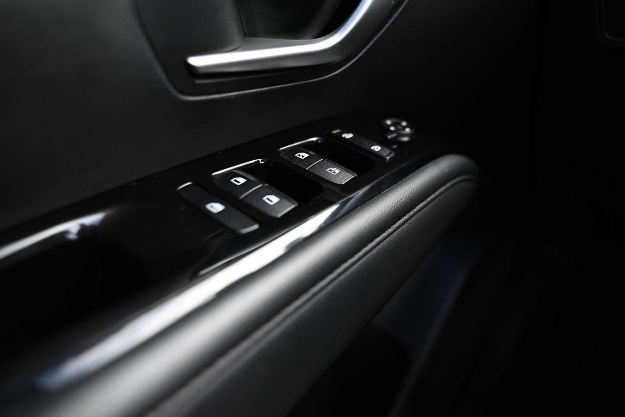 2024 Hyundai Santa Cruz 1-owner, Certified, Top of the line Photo