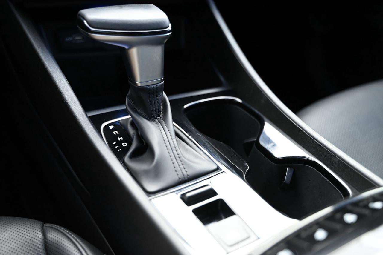 2024 Hyundai Santa Cruz 1-owner, Certified, Top of the line Photo