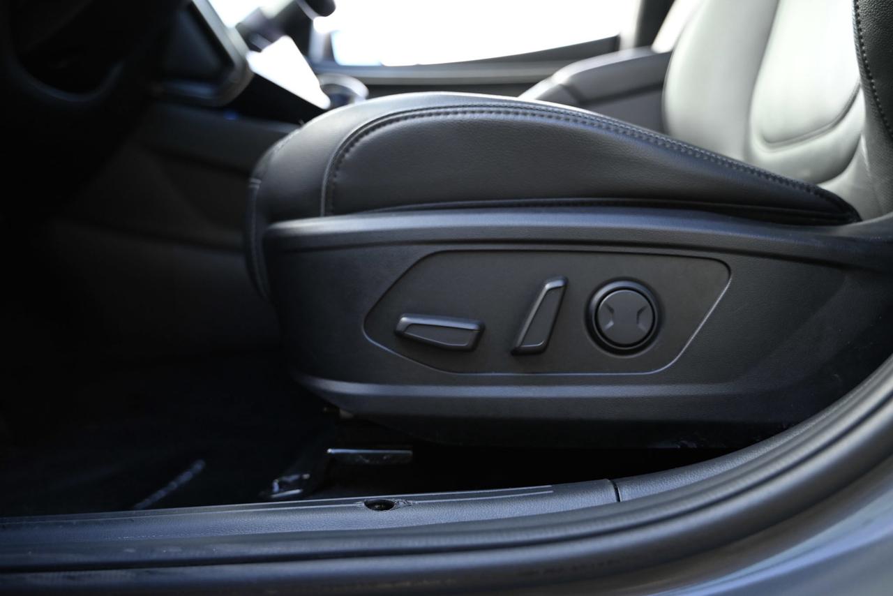 2024 Hyundai Santa Cruz 1-owner, Certified, Top of the line Photo