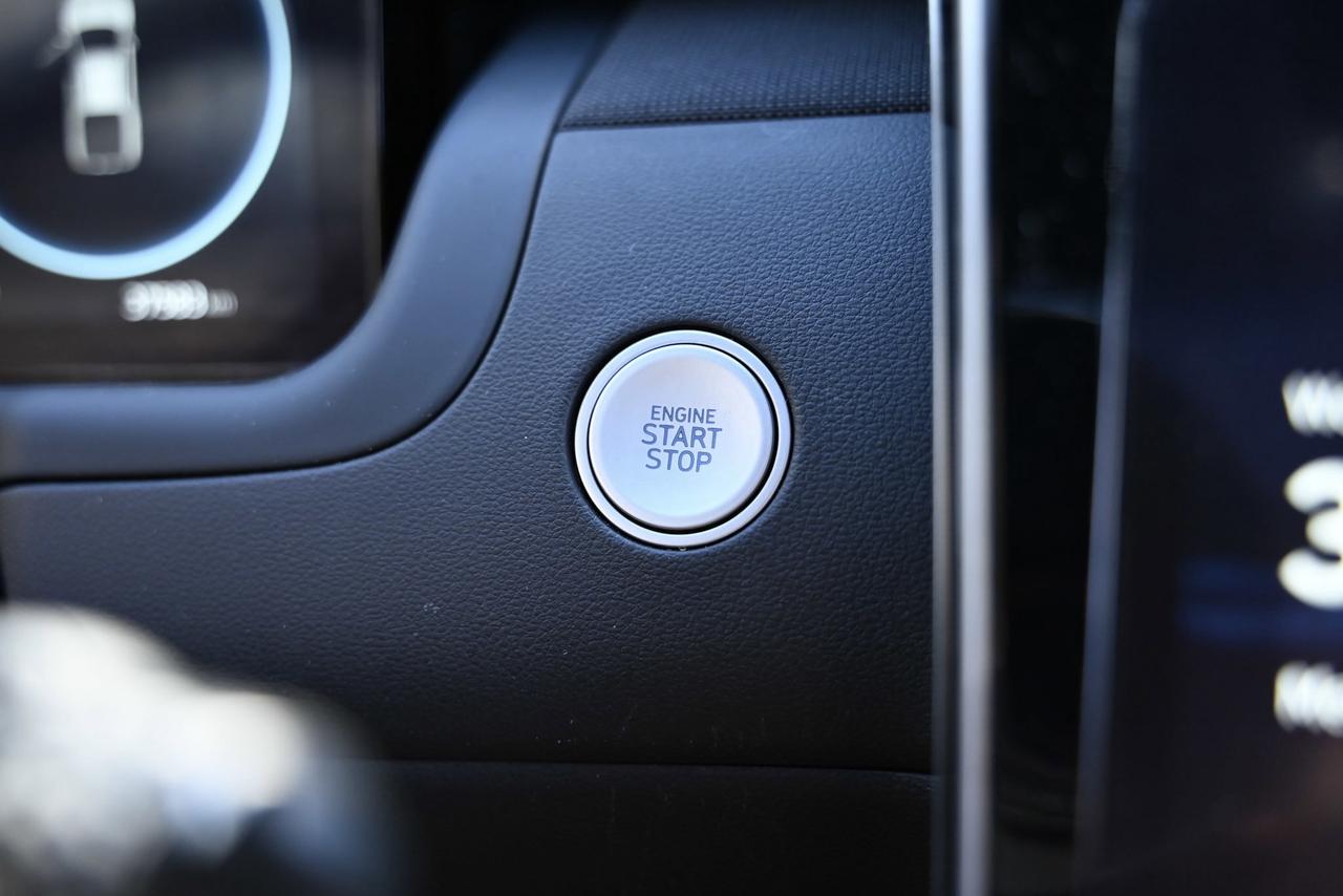 2024 Hyundai Santa Cruz 1-owner, Certified, Top of the line Photo