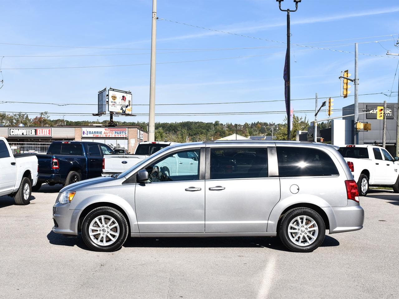 2019 Dodge Grand Caravan SXT Premium Plus ~Leather ~Nav ~Power Seats ~Cam Photo3