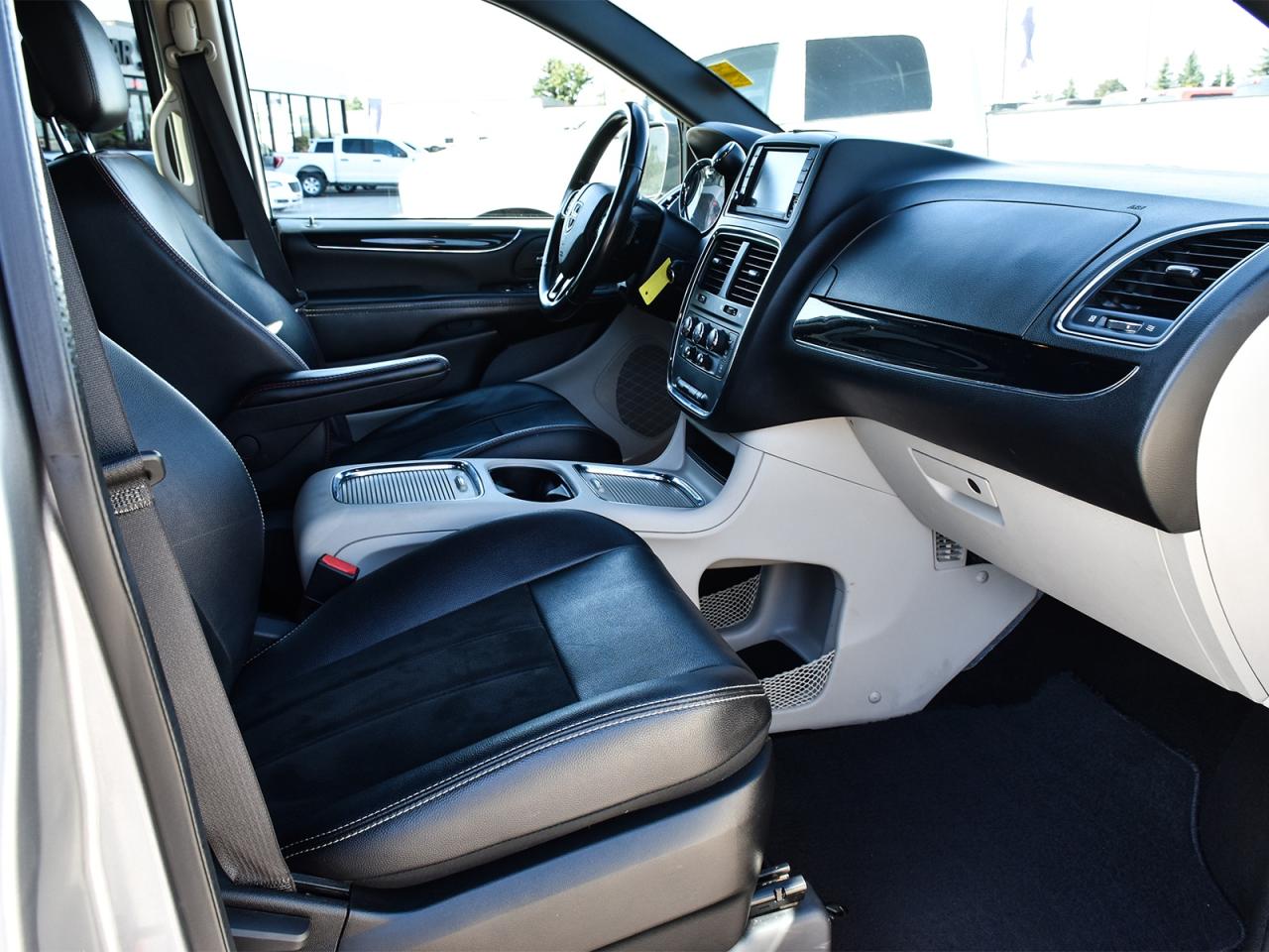 2019 Dodge Grand Caravan SXT Premium Plus ~Leather ~Nav ~Power Seats ~Cam Photo