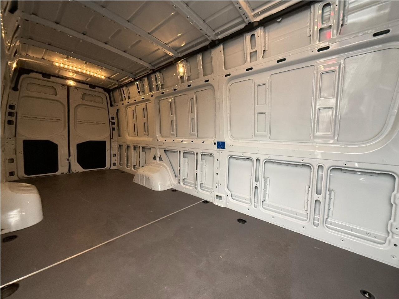 2021 Mercedes-Benz Sprinter 3500 3500 170ExtraLong 3Seats Warranty Certified LowKMs Photo