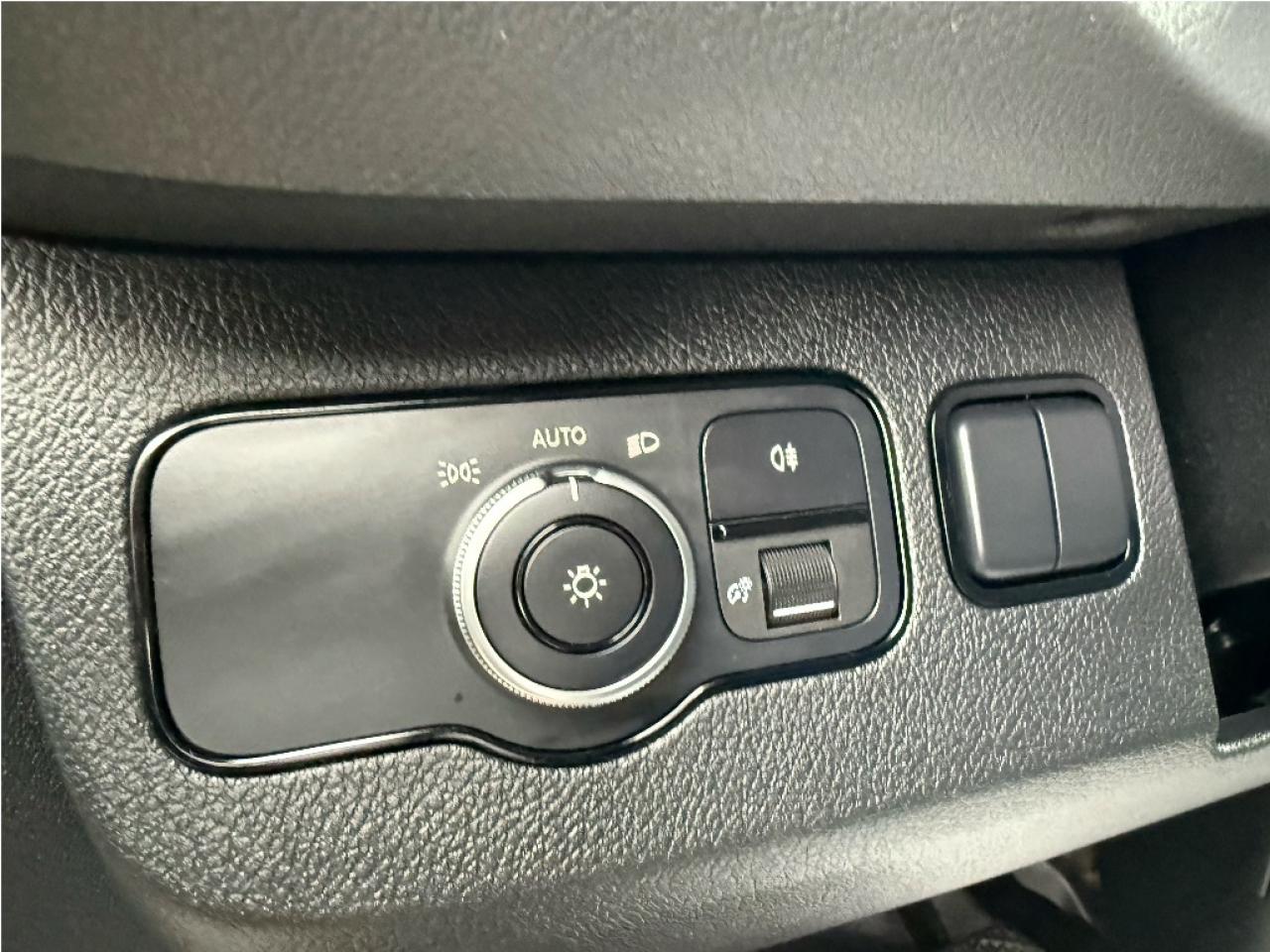 2021 Mercedes-Benz Sprinter 3500 3500 170ExtraLong 3Seats Warranty Certified LowKMs Photo