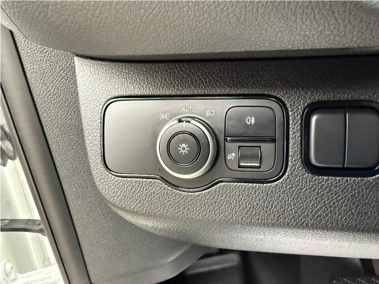 2021 Mercedes-Benz Sprinter 3500 3500 170ExtraLong 3Seats Warranty Certified LowKMs Photo