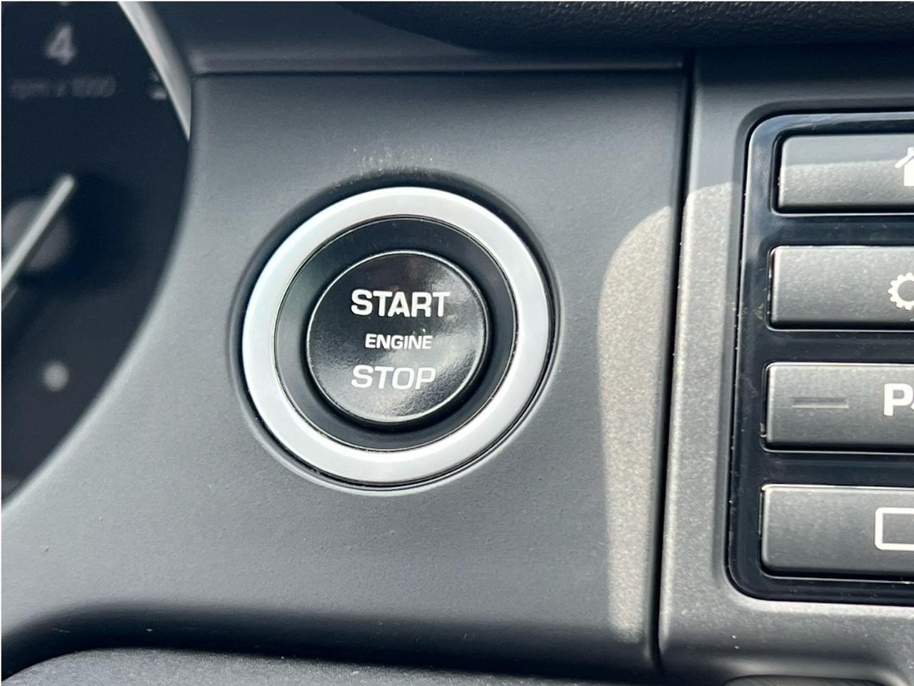 2017 Land Rover Discovery Sport Nav B.Cam Bluetooth Sunroof Low Kms Clean Carfax Photo