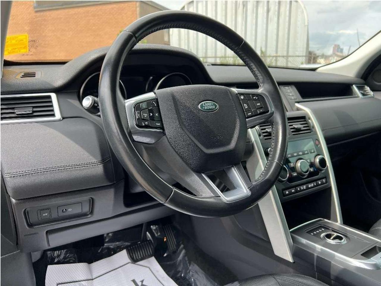 2017 Land Rover Discovery Sport Nav BCam Bluetooth Sunroof Low Kms Clean Carfax Photo