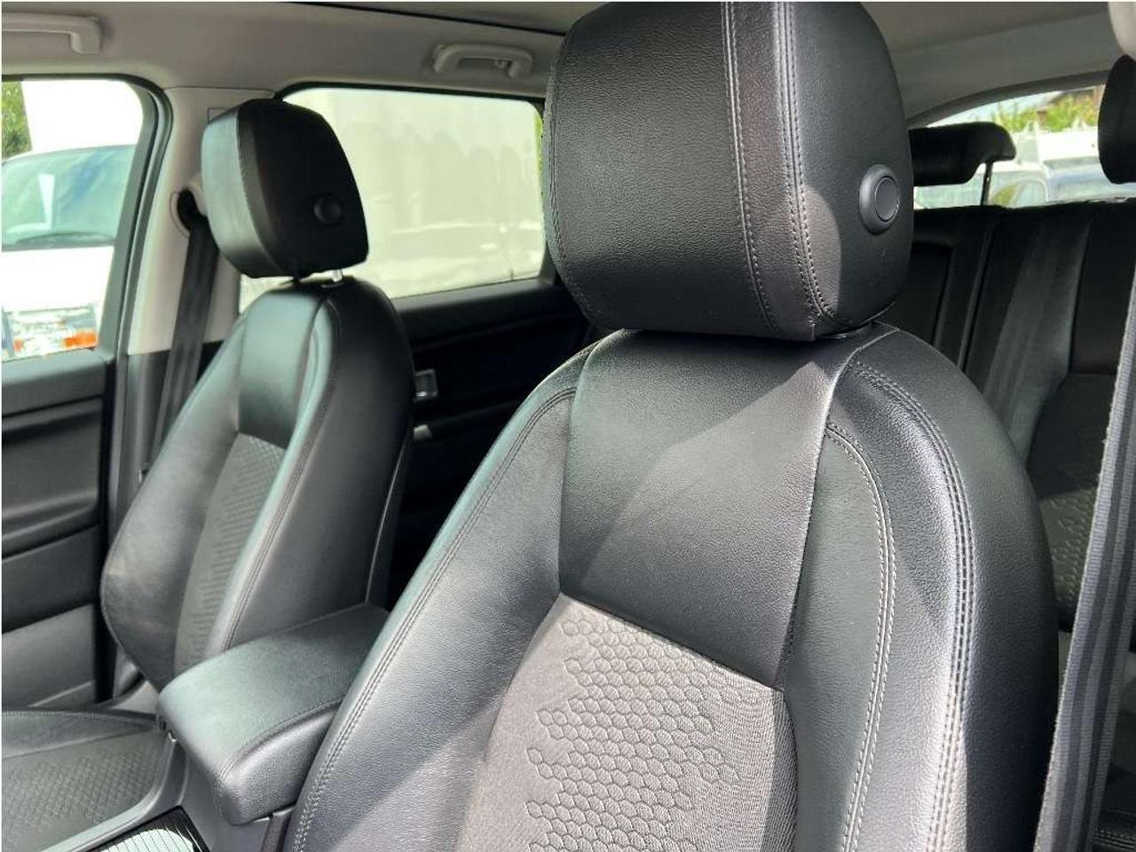 2017 Land Rover Discovery Sport Nav BCam Bluetooth Sunroof Low Kms Clean Carfax Photo