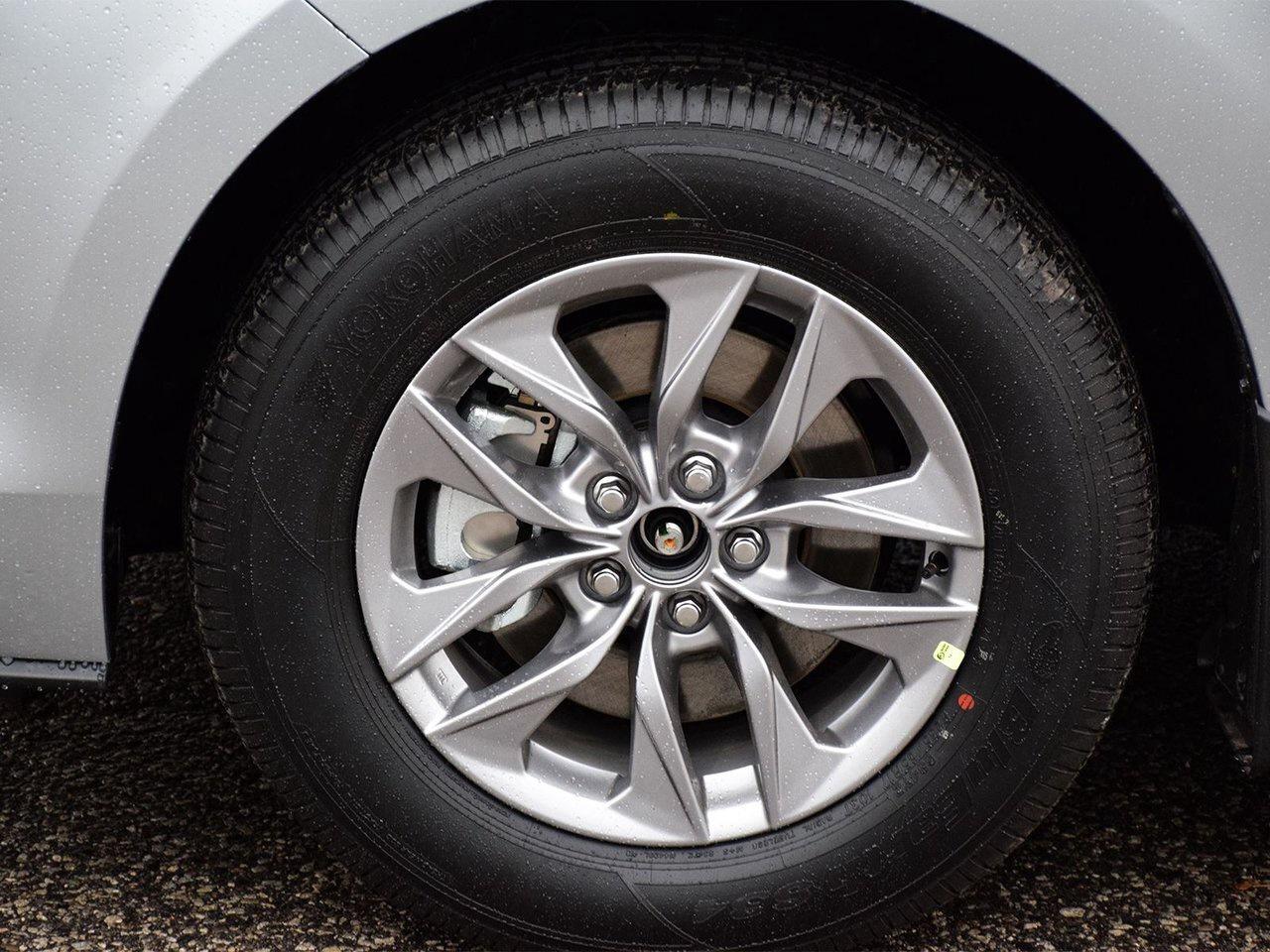 2025 Toyota Sienna LE Finance Discount $1500 Applied Photo4