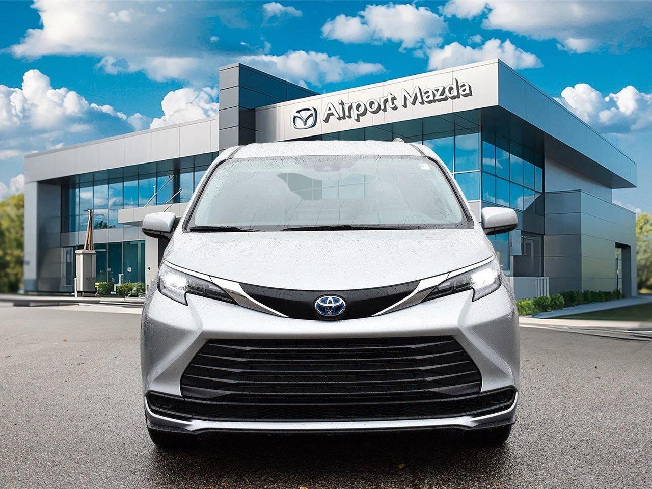 2025 Toyota Sienna LE Finance Discount $1500 Applied Photo