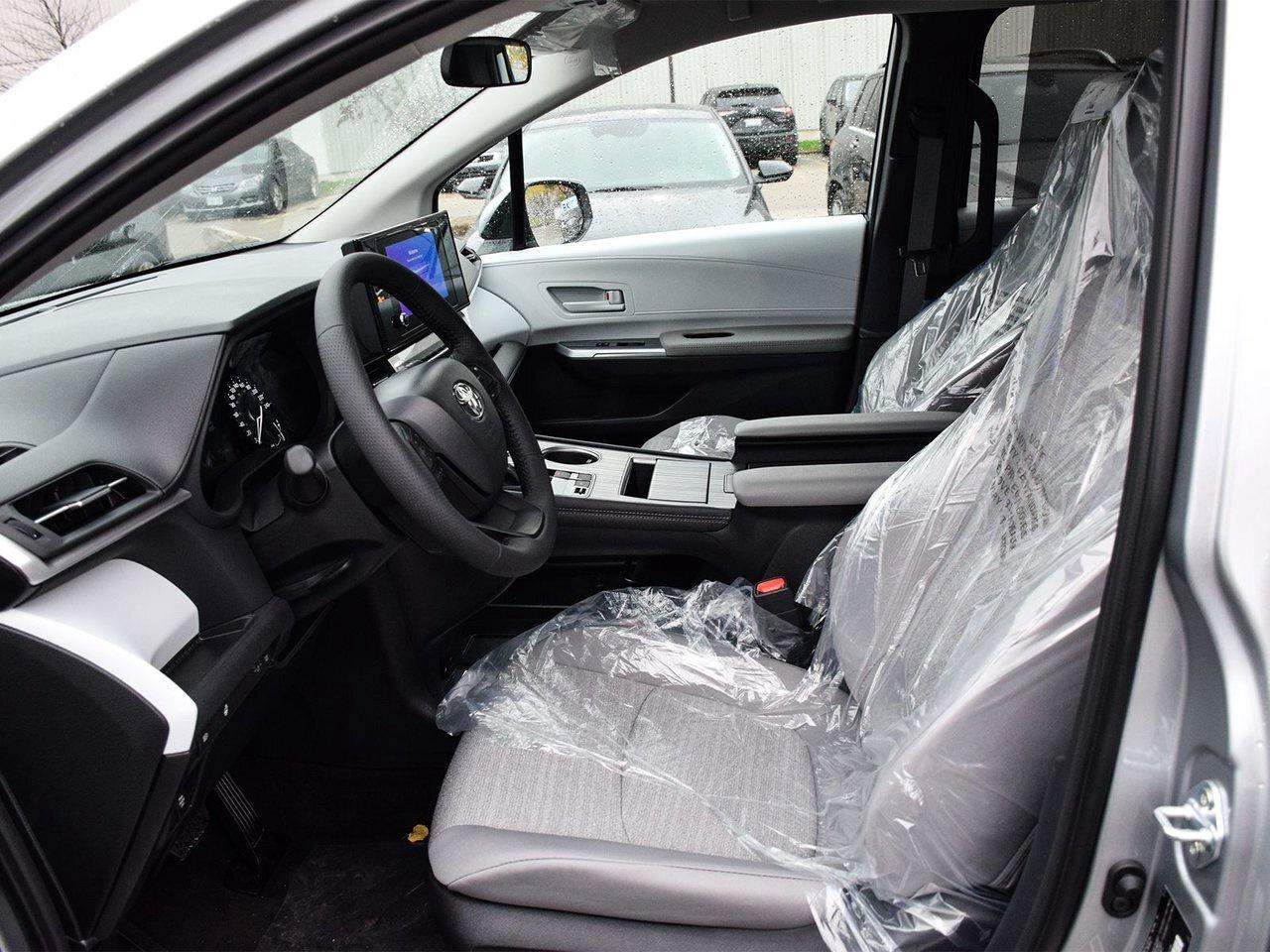 2025 Toyota Sienna LE Finance Discount $1500 Applied Photo