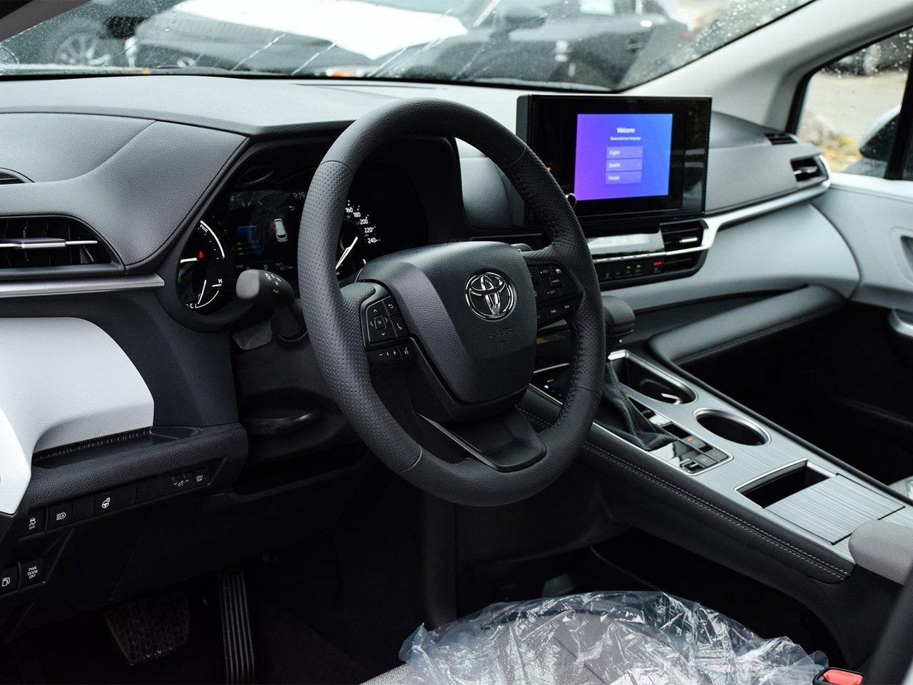 2025 Toyota Sienna LE Finance Discount $1500 Applied Photo