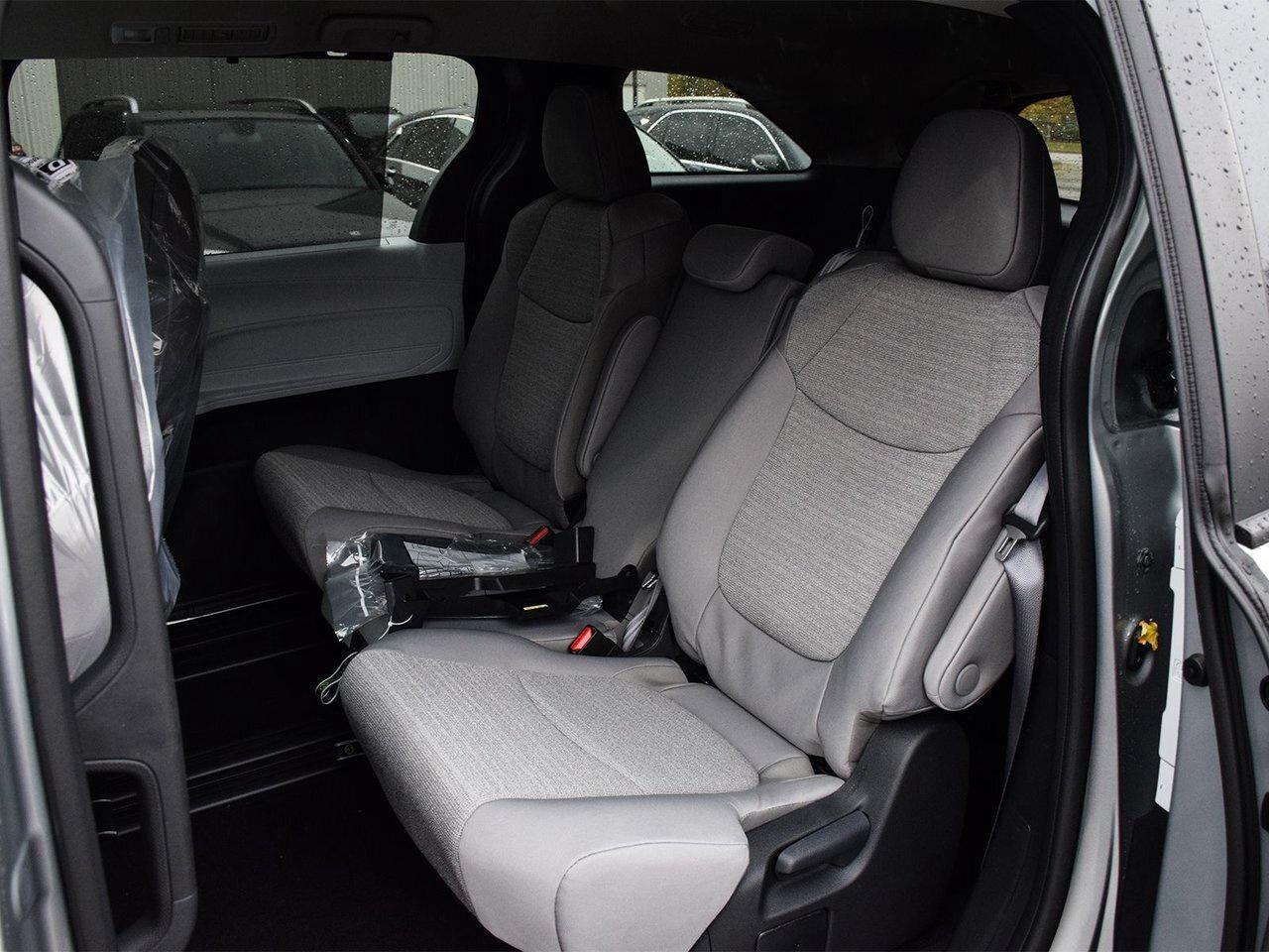 2025 Toyota Sienna LE Finance Discount $1500 Applied Photo