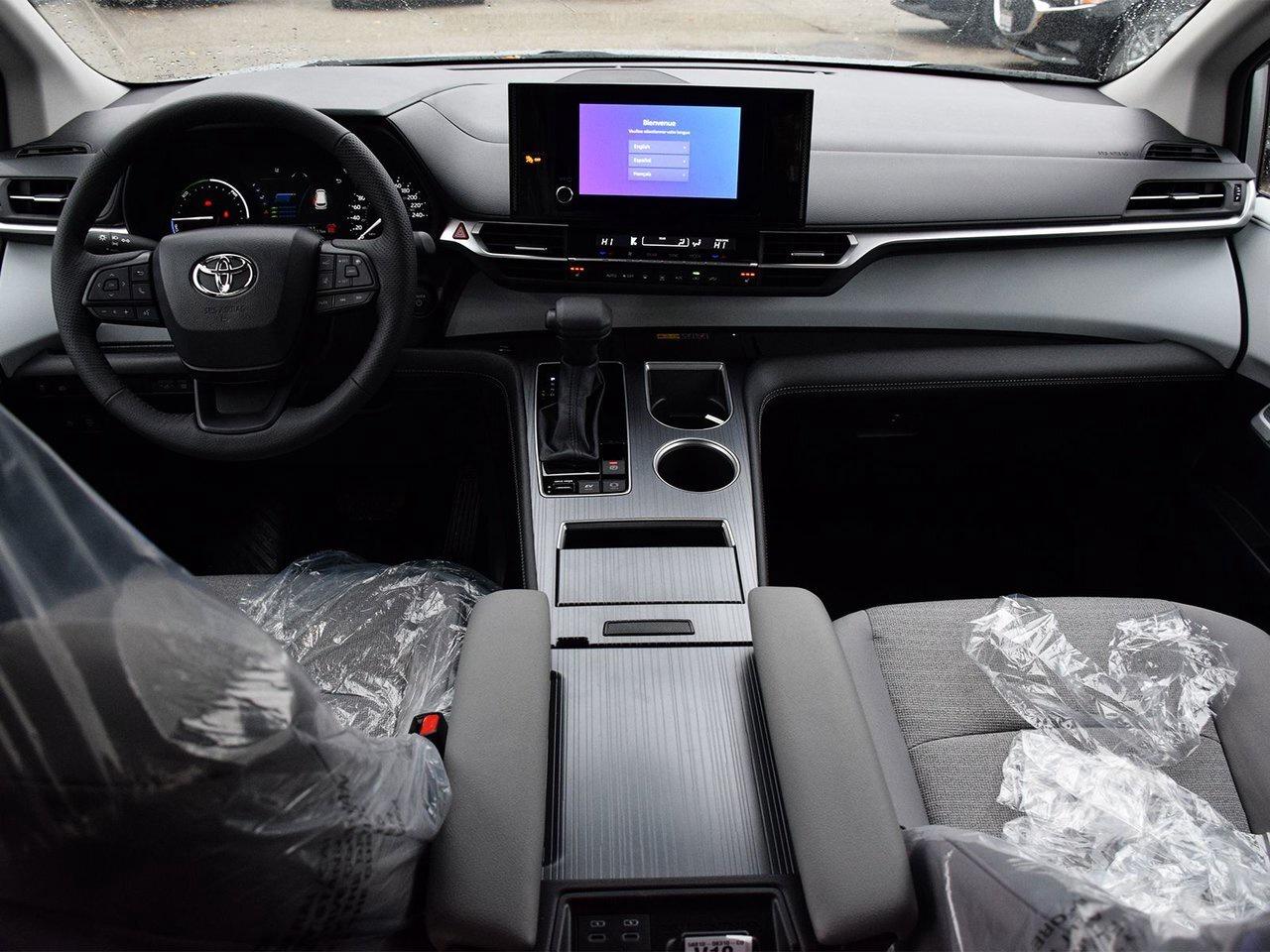 2025 Toyota Sienna LE Finance Discount $1500 Applied Photo