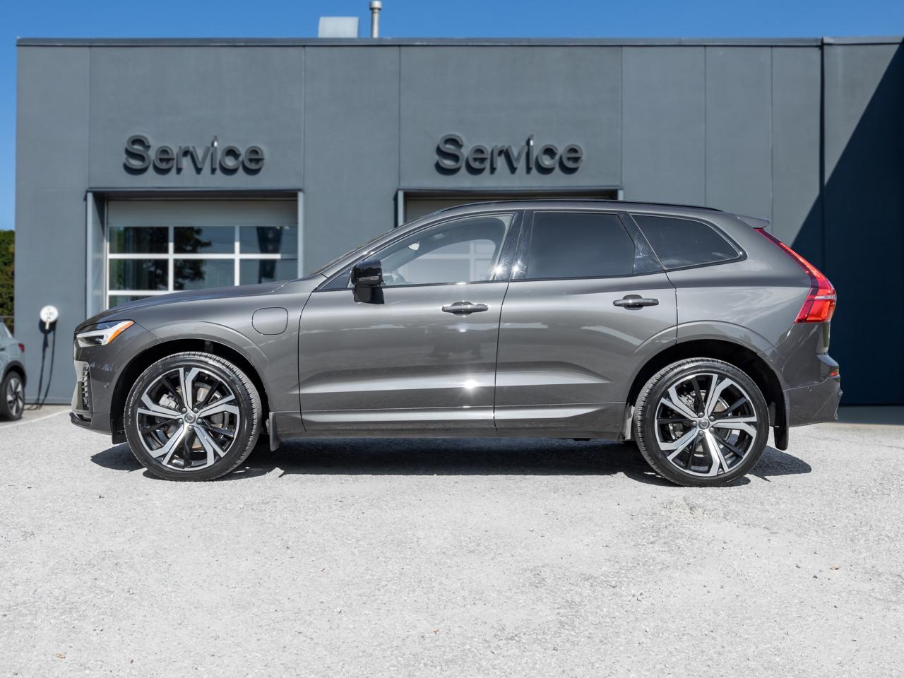 2022 Volvo XC60 Recharge T8 eAWD PHEV R-Design 21"ALLOY WHEEL HARMAN KARDON Photo