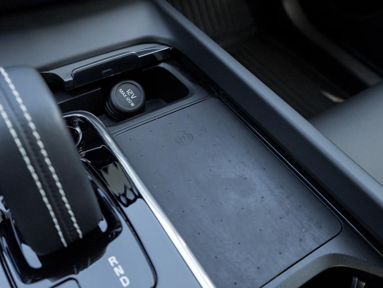 2022 Volvo XC60 Recharge T8 eAWD PHEV R-Design 21"ALLOY WHEEL HARMAN KARDON Photo