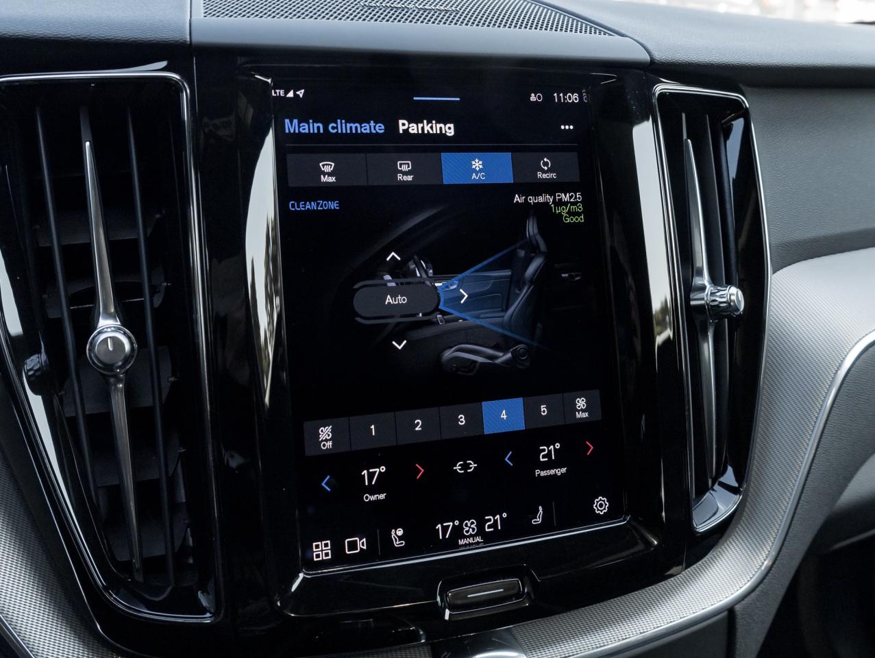 2022 Volvo XC60 Recharge T8 eAWD PHEV R-Design 21"ALLOY WHEEL HARMAN KARDON Photo