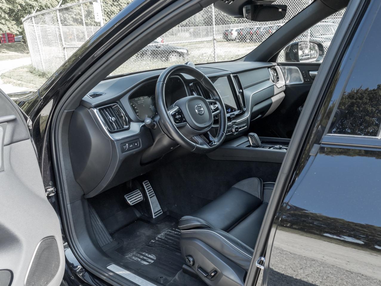 2021 Volvo XC60 Plug-In Hybrid Recharge T8 eAWD PHEV  POLESTAR  22" ALLOY WHEELS Photo